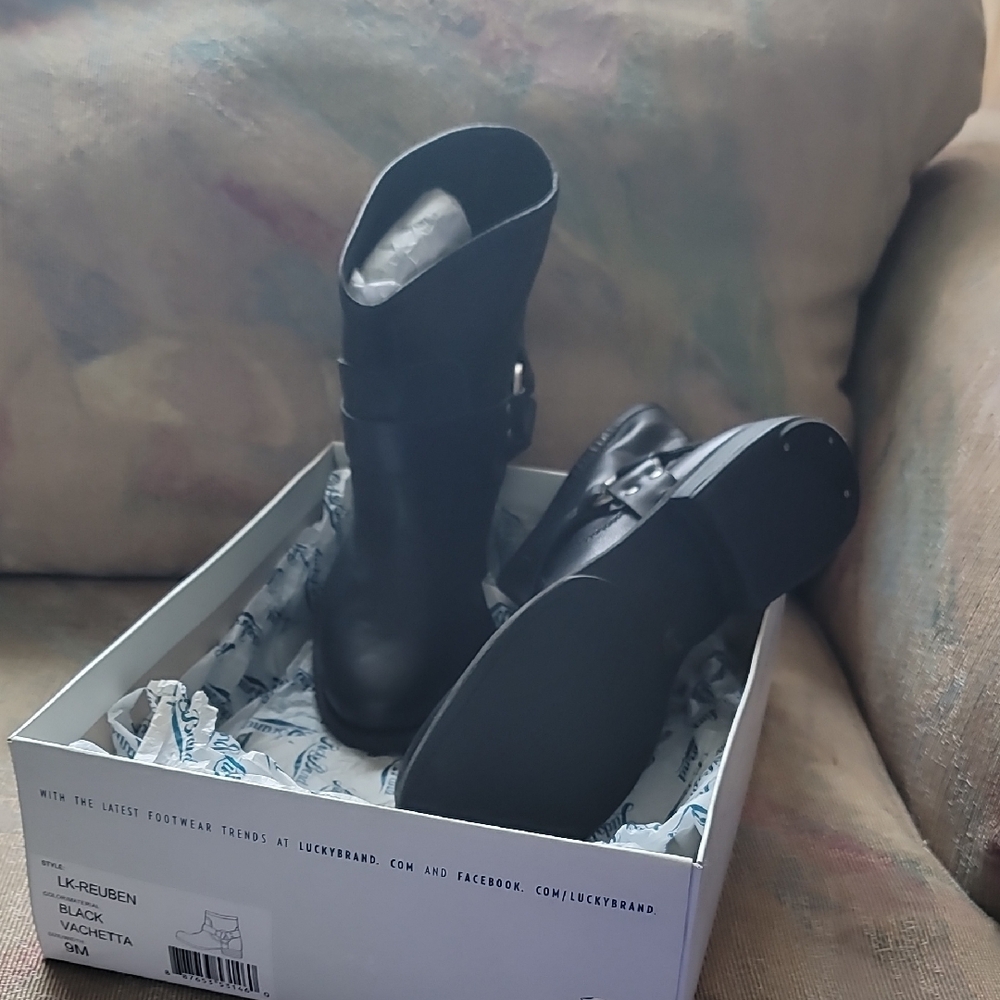 New Lucky Brand Black Heeled Boots with Textured Finish 9M with Heel Taps